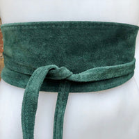 Dark GREEN suede OBI belt. Wrap belt in natural soft suede. Green waist belt, Wraparound green belt . Genuine leather boho belt.