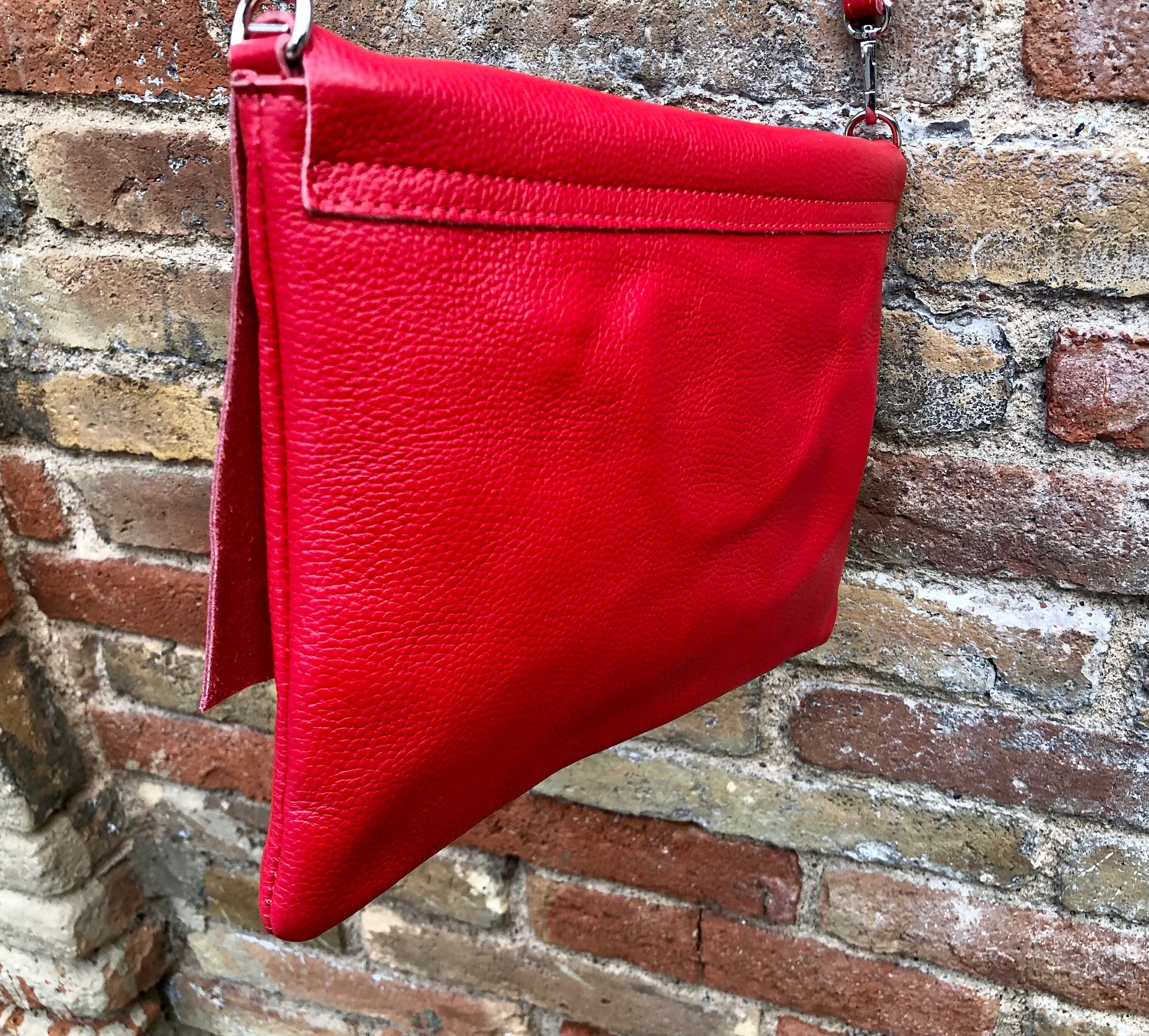 RED genuine leather bag. Cross body bag or shoulder bag in grain leather.Adjustable strap, zipper and flap.Hardware in BRONZE. Red purse