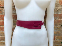 Obi belt in genuine leather. Burgundy wrap belt. Waist belt in PLUM. Wine red - purple wraparound belt. Genuine leather 80s style dress belt