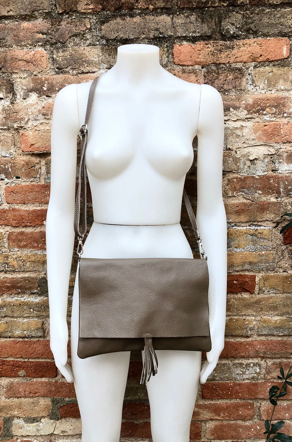 Cross body bag. BOHO grain leather bag in TAUPE BROWN. Soft genuine grain leather. Crossover, messenger bag in light brown. Brown messenger