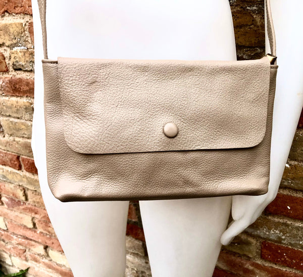 Small leather bag in dark beige. Genuine leather crossbody / shoulder bag. Light brown leather bag with adjustable strap, zipper and flap.