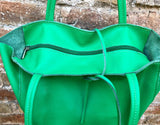 Shopper bag in GREEN. Genuine leather tote bag with ZIPPER. Laptop bag, office bag to carry your tablet or books. Large carry all hobo bag