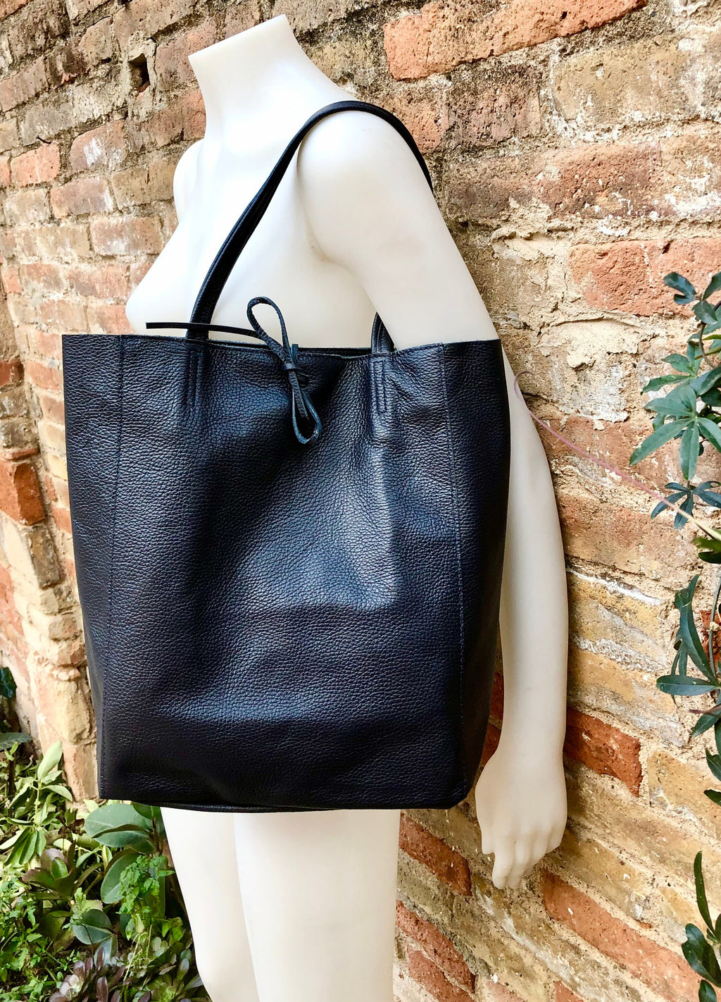 NAVY blue leather bag with zipper. Genuine leather shopper bag. Large DARK BLUE shoulder bag for your laptop, books. Soft leather shopper
