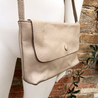 Small leather bag in dark beige. Genuine leather crossbody / shoulder bag. Light brown leather bag with adjustable strap, zipper and flap.