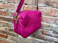 Small leather bag in fuchsia pink. Cross body bag, shoulder bag in GENUINE leather. Hot pink purse. Adjustable strap + zippers. Gold accents