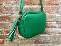 Small leather bag in GREEN. Cross body bag, shoulder bag in GENUINE leather. Green leatherpurse with adjustable strap and zipper