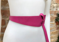 Obi belt in genuine leather. HOT PINK Wrap belt. Waist belt in FUCHSIA. Pink wraparound belt. Genuine leather magenta 80s style dress belt