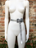 Leather 80s style obi belt . Wrap belt in silver. Waist belt in genuine leather. Silver wraparound belt. Silver dress belt