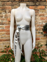 SILVER obi belt. Wrap belt in soft genuine leather. Wraparound waist belt.Wide style. Boho dress belt in metallic effect leather. Party belt