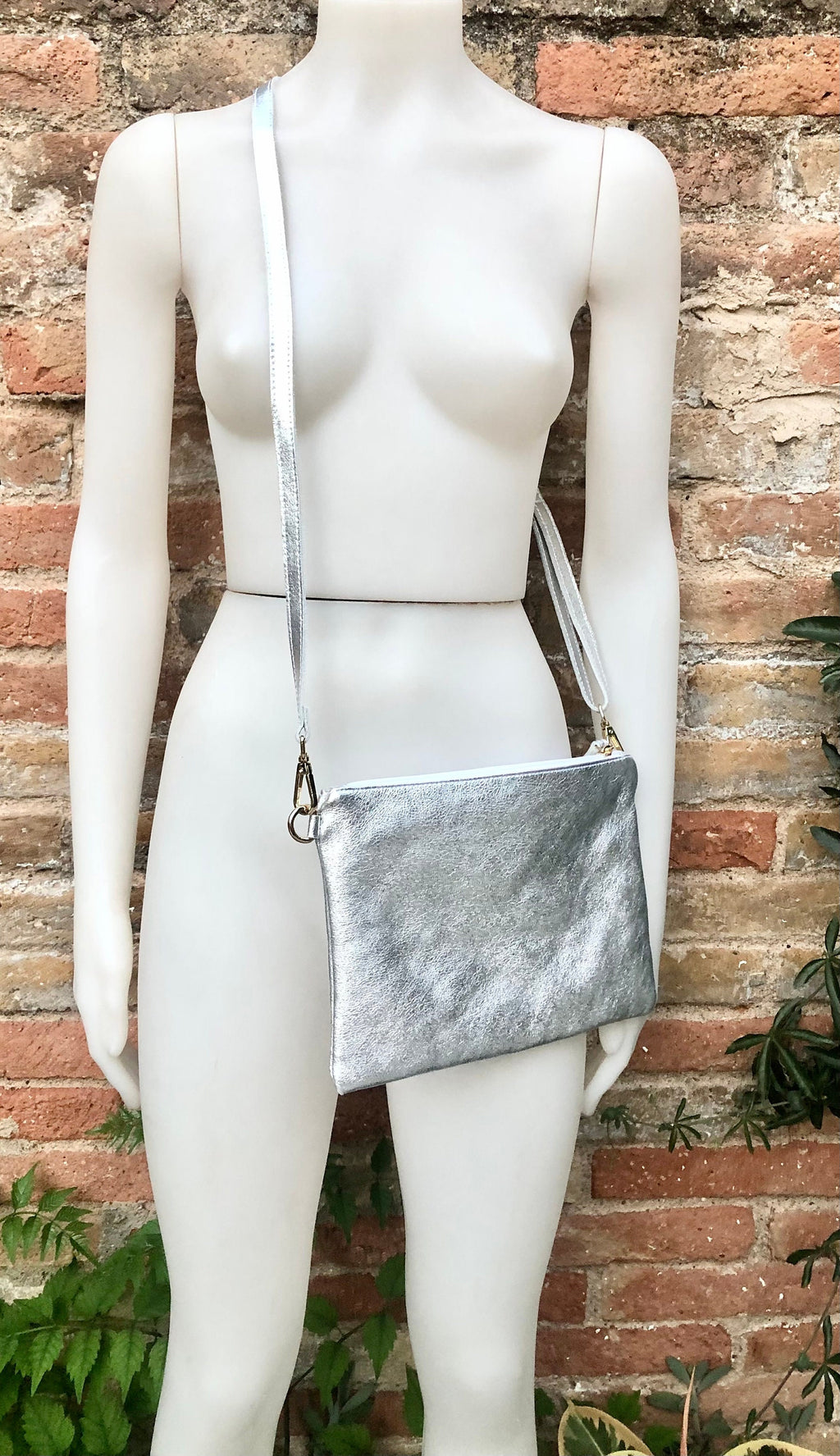 Small leather bag in SILVER .Cross body bag, shoulder bag / wristlet in GENUINE leather. Silver purse with adjustable strap. Boho bags