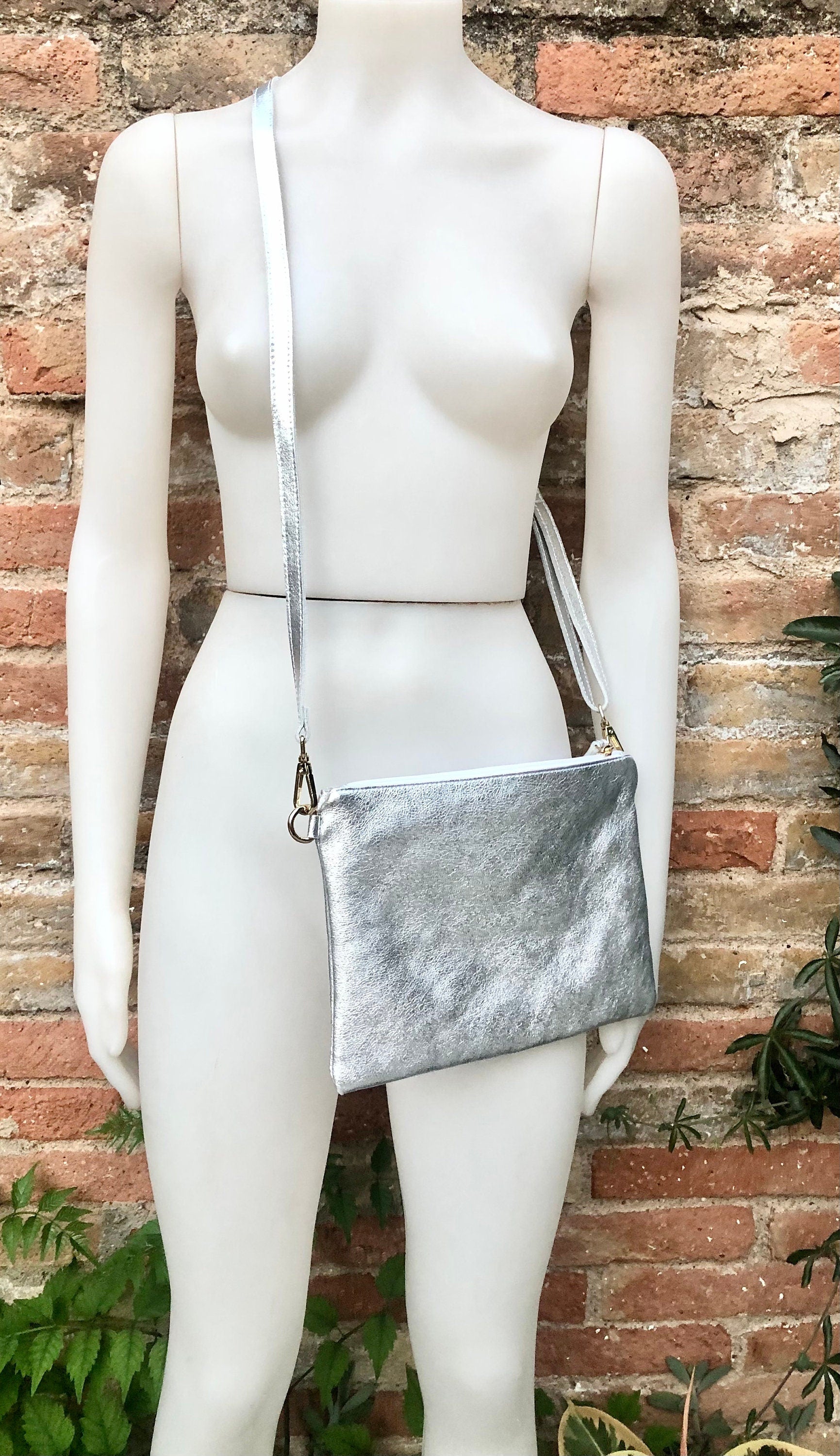 Small leather bag in SILVER .Cross body bag, shoulder bag / wristlet in GENUINE leather. Silver purse with adjustable strap. Boho bags