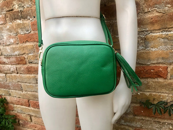 Small leather bag in GREEN. Cross body bag, shoulder bag in GENUINE leather. Green leatherpurse with adjustable strap and zipper