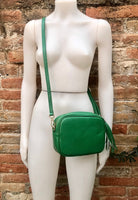 Small leather bag in GREEN. Cross body bag, shoulder bag in GENUINE leather. Green leatherpurse with adjustable strap and zipper