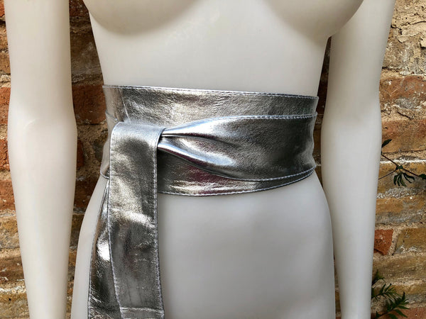 SILVER obi belt. Wrap belt in soft genuine leather. Wraparound waist belt.Wide style. Boho dress belt in metallic effect leather. Party belt