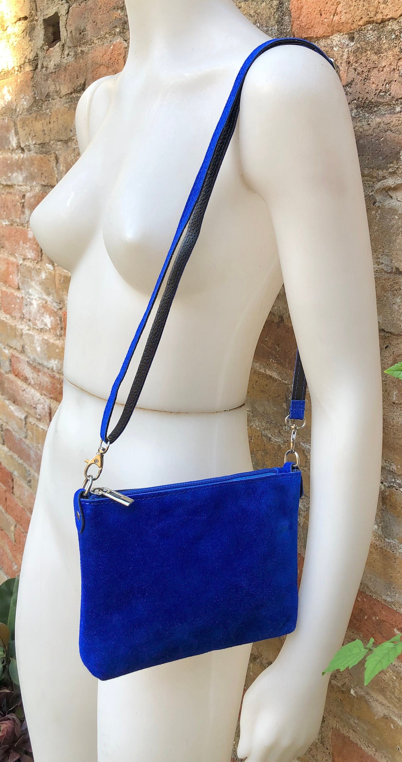 Suede leather bag in cobalt blue. Cross body bag, shoulder bag in GENUINE leather. Blue smalll leather bag. Adjustable strap. + zipper