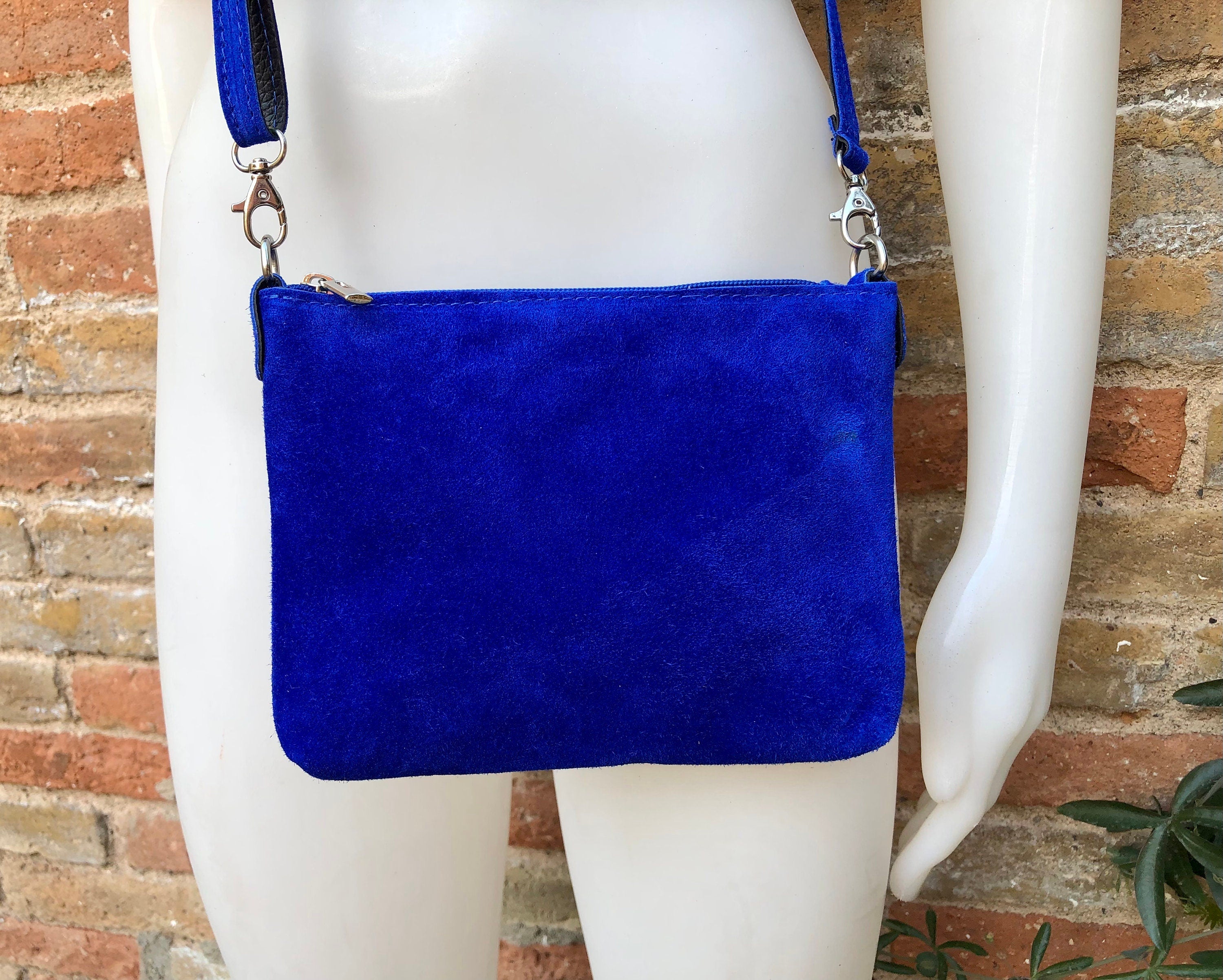 Suede leather bag in cobalt blue. Cross body bag, shoulder bag in GENUINE leather. Blue smalll leather bag. Adjustable strap. + zipper