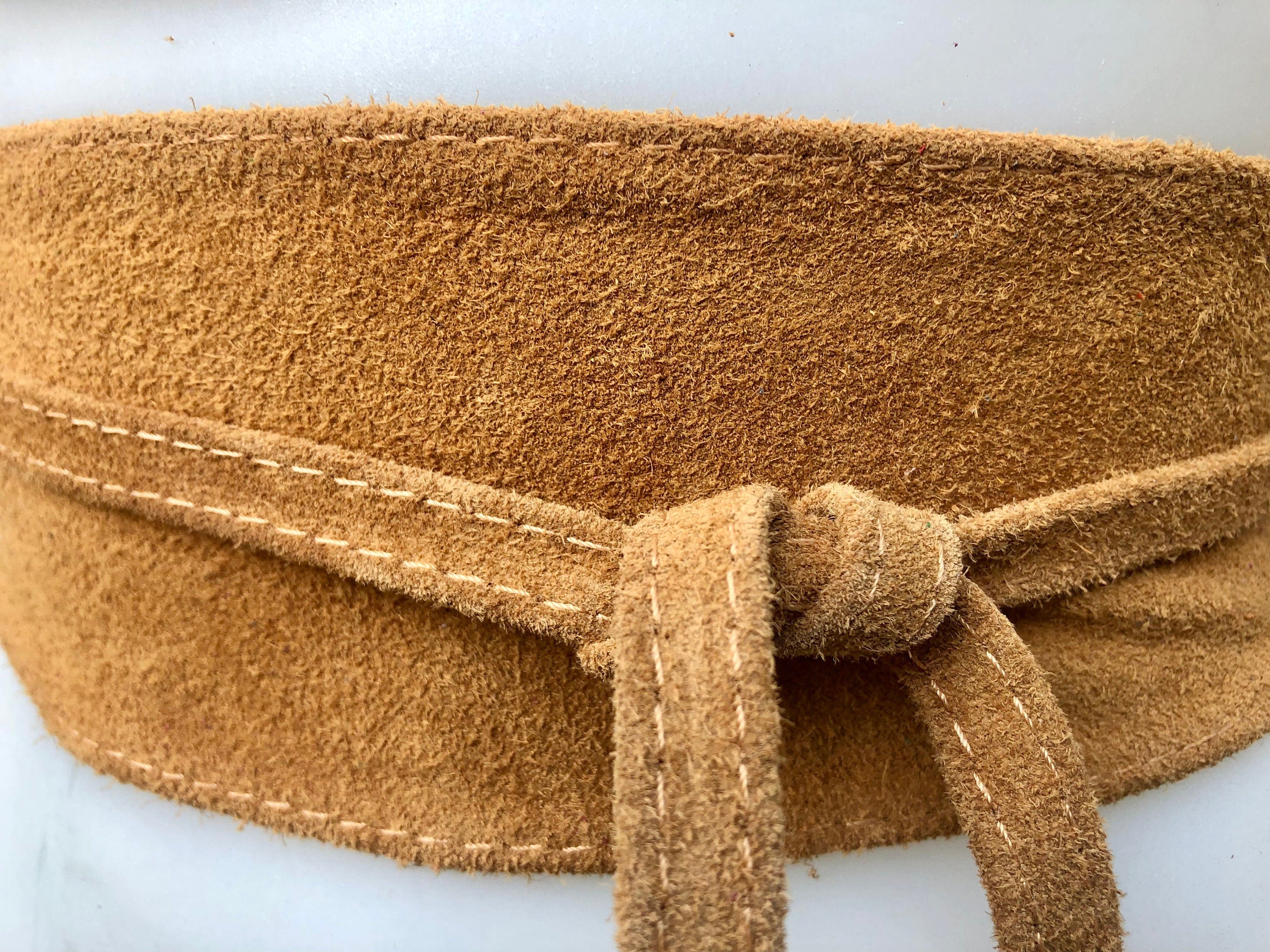Obi belt in suede.Wrap belt in LIGHT saddle brown. Genuine leather wraparound belt in TAN color. Camel brown belt,. Light tobacco brown belt
