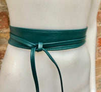 Obi waist belt in soft leather. Narrow style. Wrap belt in dark green. Wraparound waist belt in genuine leather. Boho belt, leather sash.