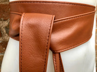 CAMEL BROWN obi belt. Wrap belt in soft genuine leather. Wraparound waist belt. Wide style. Boho dress belt in TOBACCO/saddle brown leather
