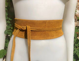 Mustard yellow obi belt in suede. Wrap belt in genuine leather.Wraparound belt in mustard color, yellow wide boho belt.Soft suede waistbelt