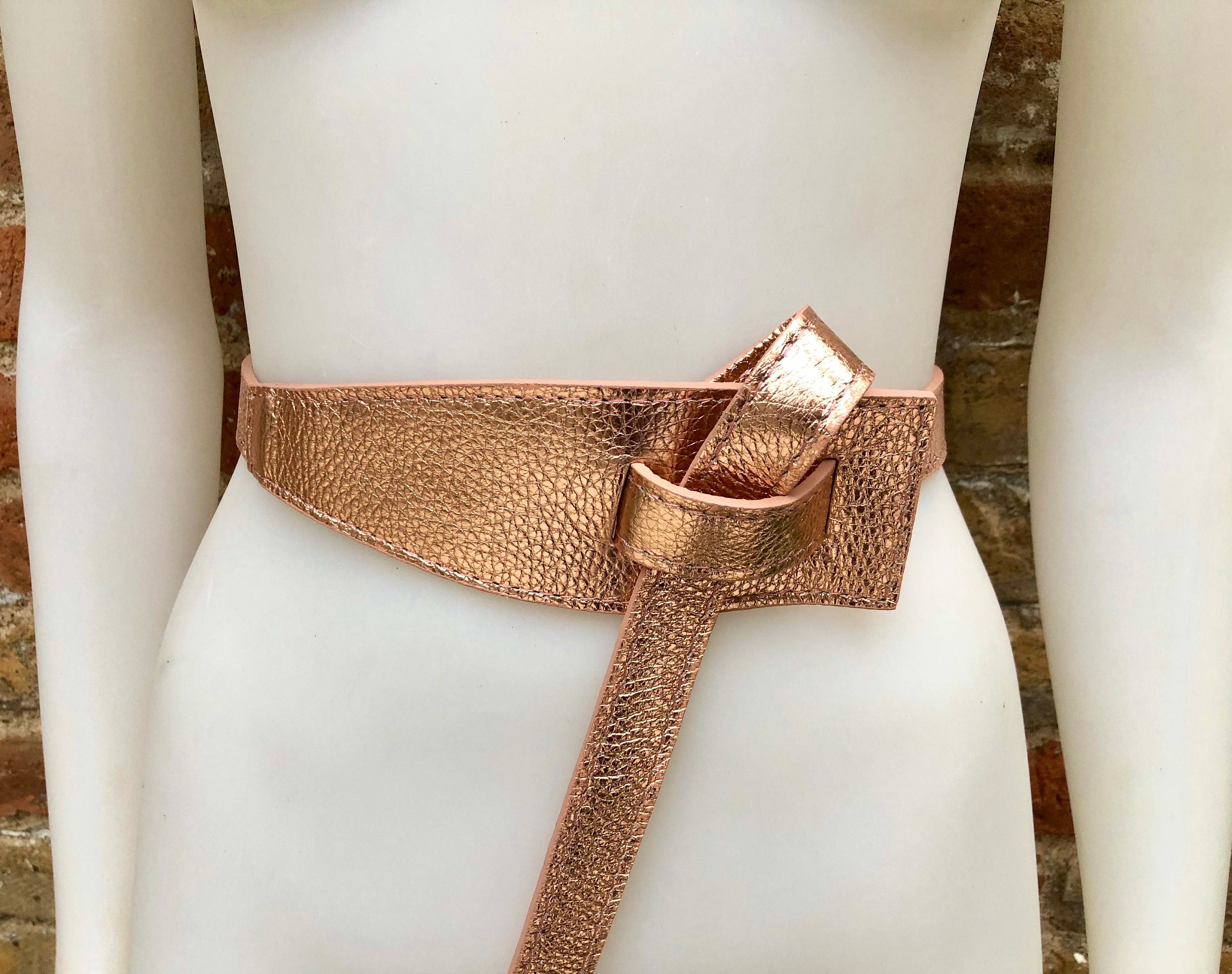 Leather 80s style obi belt . Wrap belt in golden pink. Waist belt in genuine leather. Pink glitter wraparound belt. Salmon pink dress belt
