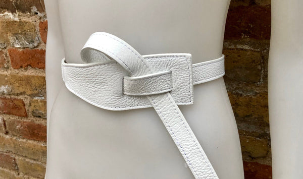 Leather 80s style obi belt . Wrap belt in WHITE. Waist belt in genuine leather. White wraparound dress belt. White leather belt