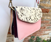 Small cross body bag in genuine leather. Enveloppe bag with adjustable strap + flap. Boho multicolor bag, green, camel brown, pink, fuchsia