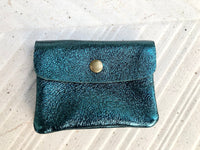 Small coin purse in genuine metallic leather with 3 pockets, zipper + flap. Fits credit cards, coins, bills. Retro glitter leather wallet.