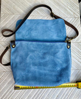 Messenger bag in genuine suede leather. Light purple-blue cross body bag. Boho suede bag with zipper and flap. Periwinkle suede purse