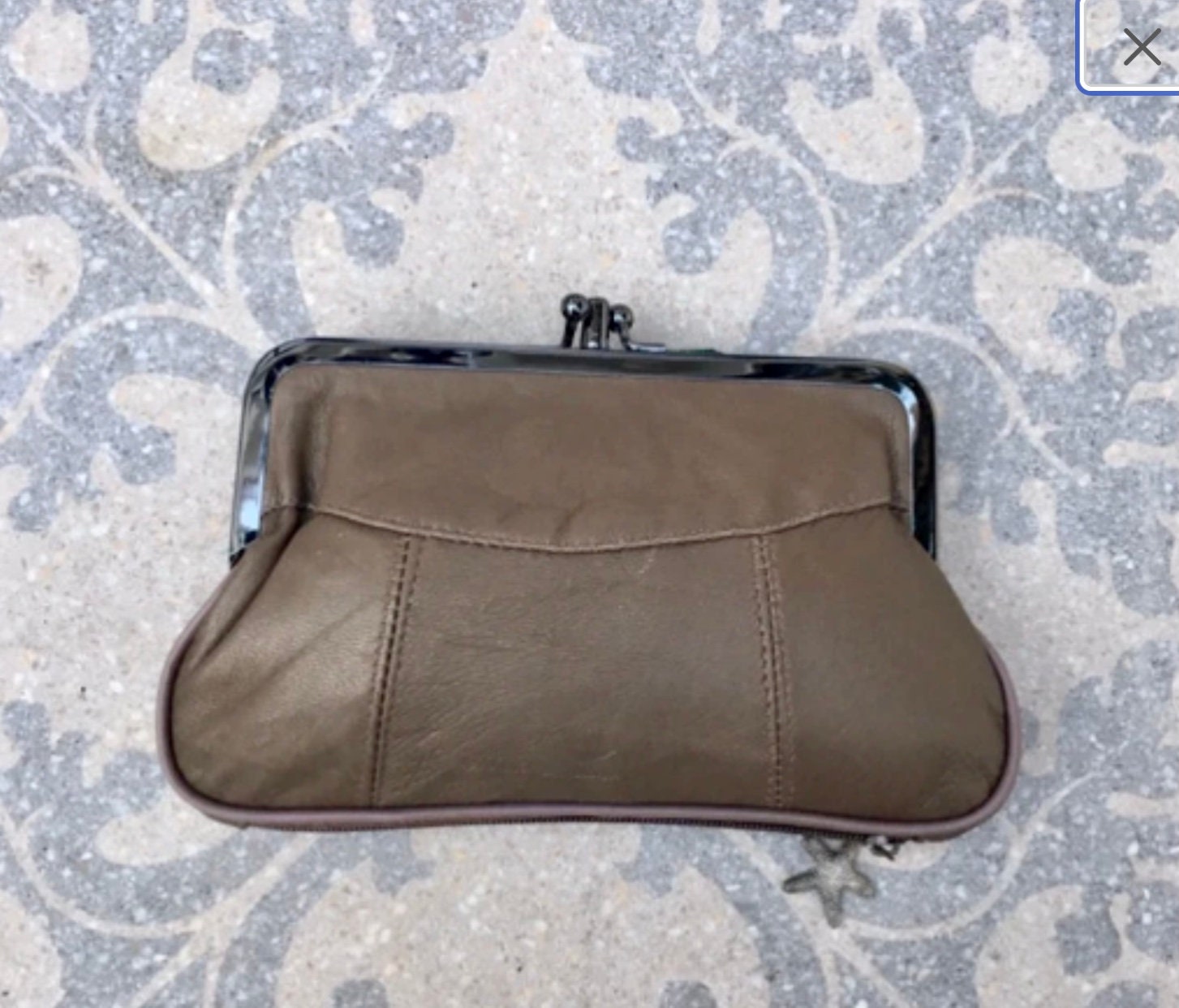 Genuine leather kiss lock purse. Retro inspired wallet with separate zipper for cards. Soft leather grandma purse. Metallic frame in silver