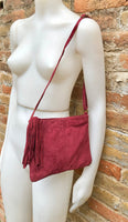 BURGUNDY suede leather bag. Cross body / shoulder bag in GENUINE leather. Small boho suede bag. Adjustable strap + zipper. Wine red purse