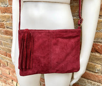 BURGUNDY suede leather bag. Cross body / shoulder bag in GENUINE leather. Small boho suede bag. Adjustable strap + zipper. Wine red purse