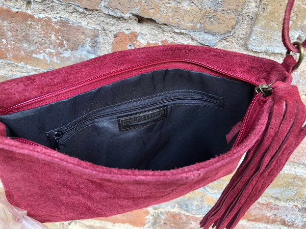 Suede bag in BURGUNDY. Genuine leather BOHO bag. Crossbody, messenger –  Handmade suede bags by Good Times Barcelona