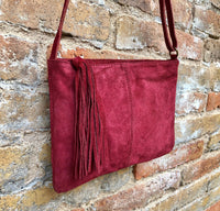 BURGUNDY suede leather bag. Cross body / shoulder bag in GENUINE leather. Small boho suede bag. Adjustable strap + zipper. Wine red purse