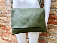 Dark GREEN cross body / shoulder bag. Genuine leather bag. Medium sized flat messenger bag with zipper + adjustable strap. Khaki green purse