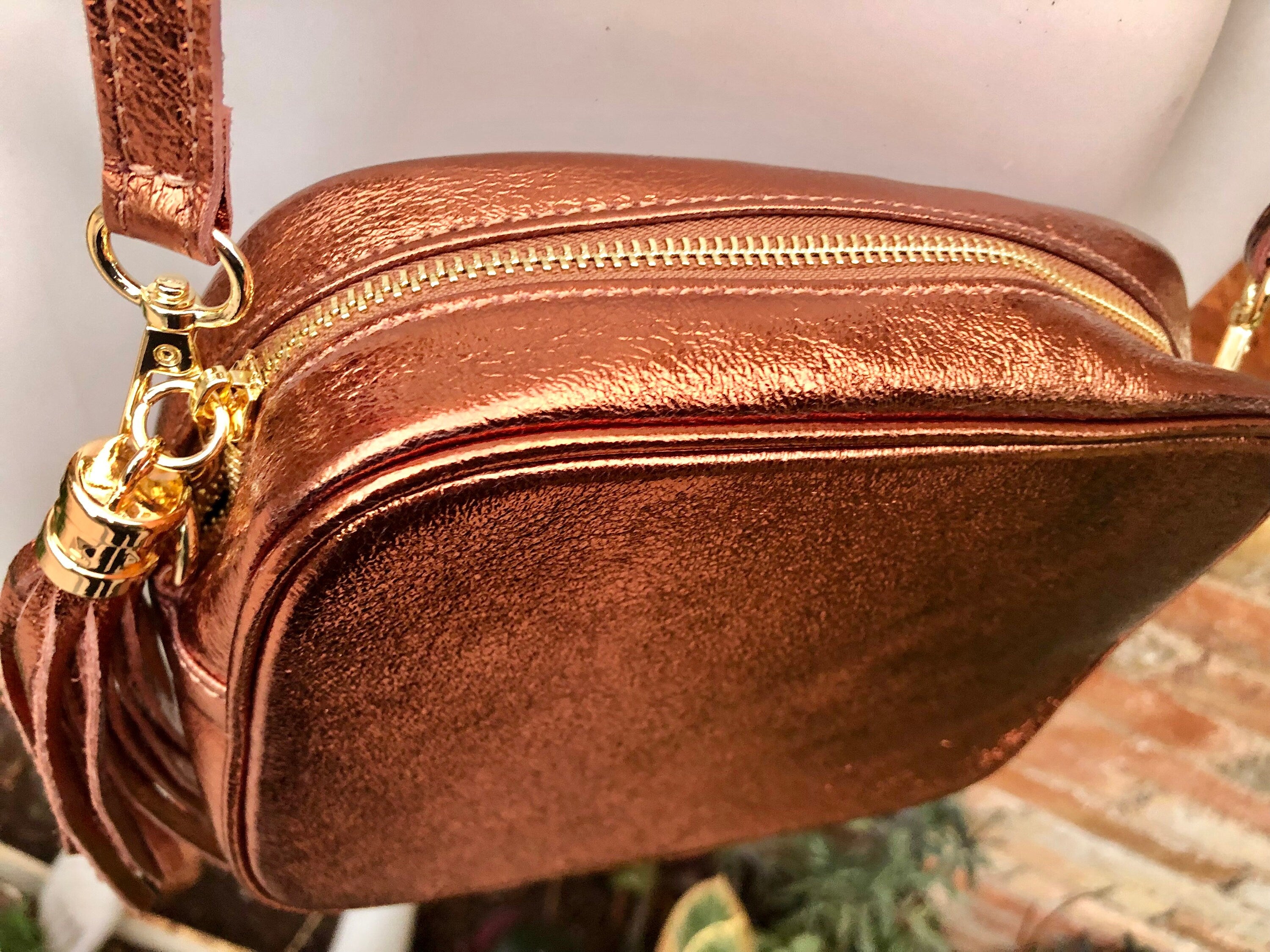 Small leather bag in COPPER. GENUINE leather Crossbody / shoulder bag. Metallic shine leather bag. Adjustable strap + zipper. Copper purse