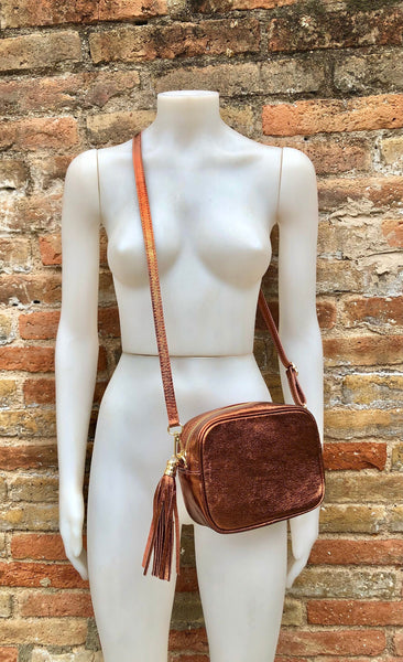 Small leather bag in COPPER. GENUINE leather Crossbody / shoulder bag. Metallic shine leather bag. Adjustable strap + zipper. Copper purse