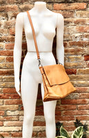 Leather bag in camel brown. Genuine leather shouder / crossbody bag in saddle brown with short + long straps. Saddle Brown leather purse