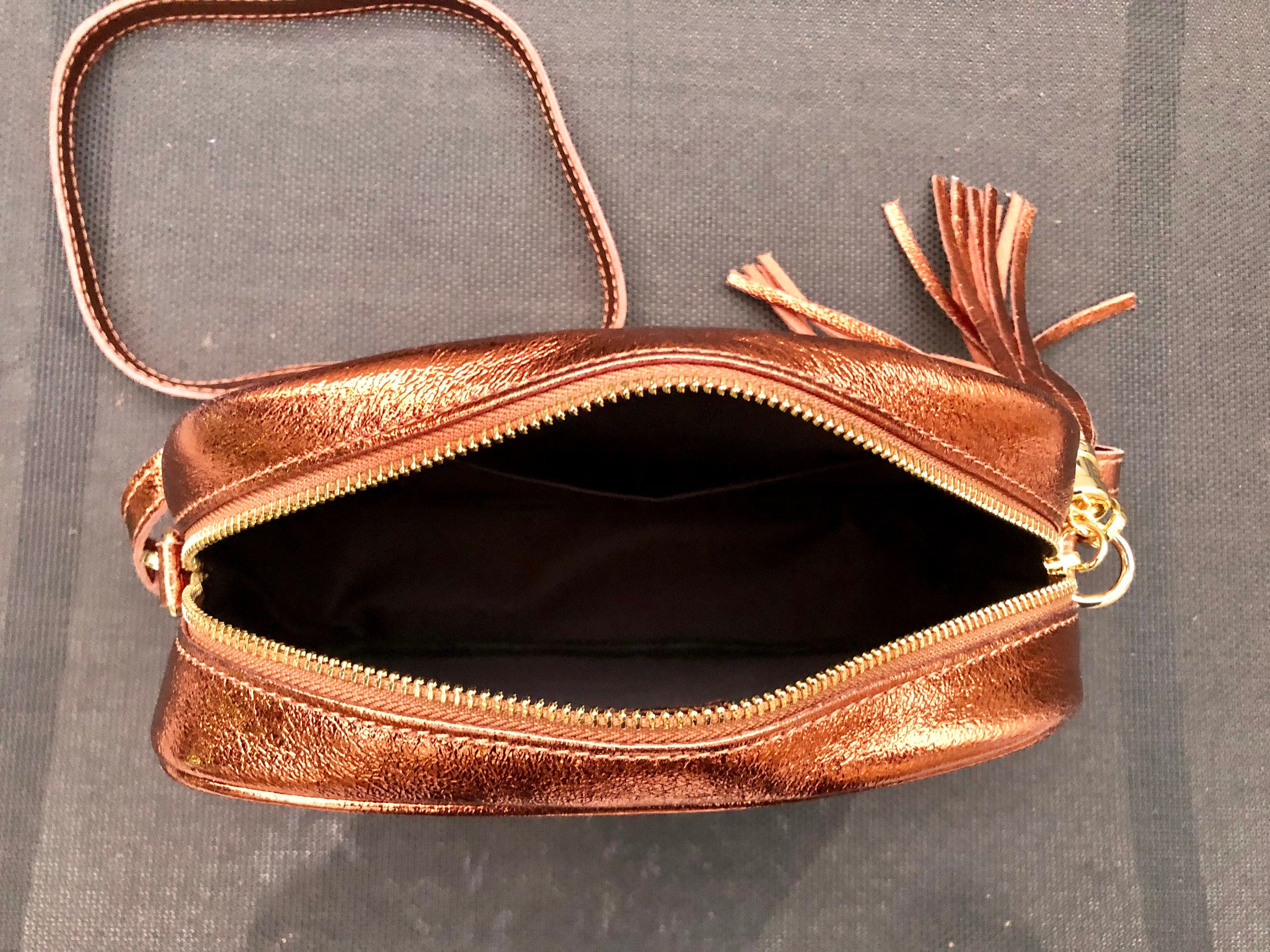 Small leather bag in COPPER. GENUINE leather Crossbody / shoulder bag. Metallic shine leather bag. Adjustable strap + zipper. Copper purse