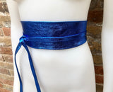 Bright blue leather OBI belt. Wide waist belt in soft genuine leather. Metallic shine wraparound belt, boho dress belt in royal blue leather