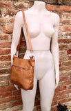 Camel brown leather bag. Soft genuine leather messenger bag with tassel. Saddle brown crossbody bag,. Tobacco brown purse with zipper