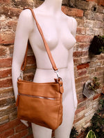 Camel brown leather bag. Soft genuine leather messenger bag with tassel. Saddle brown crossbody bag,. Tobacco brown purse with zipper