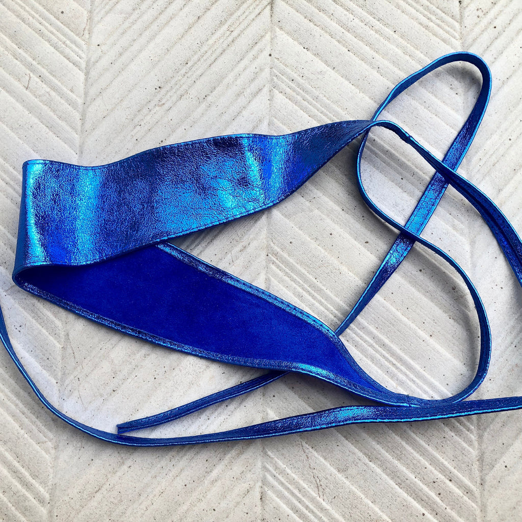 Bright blue leather OBI belt. Wide waist belt in soft genuine leather. Metallic shine wraparound belt, boho dress belt in royal blue leather