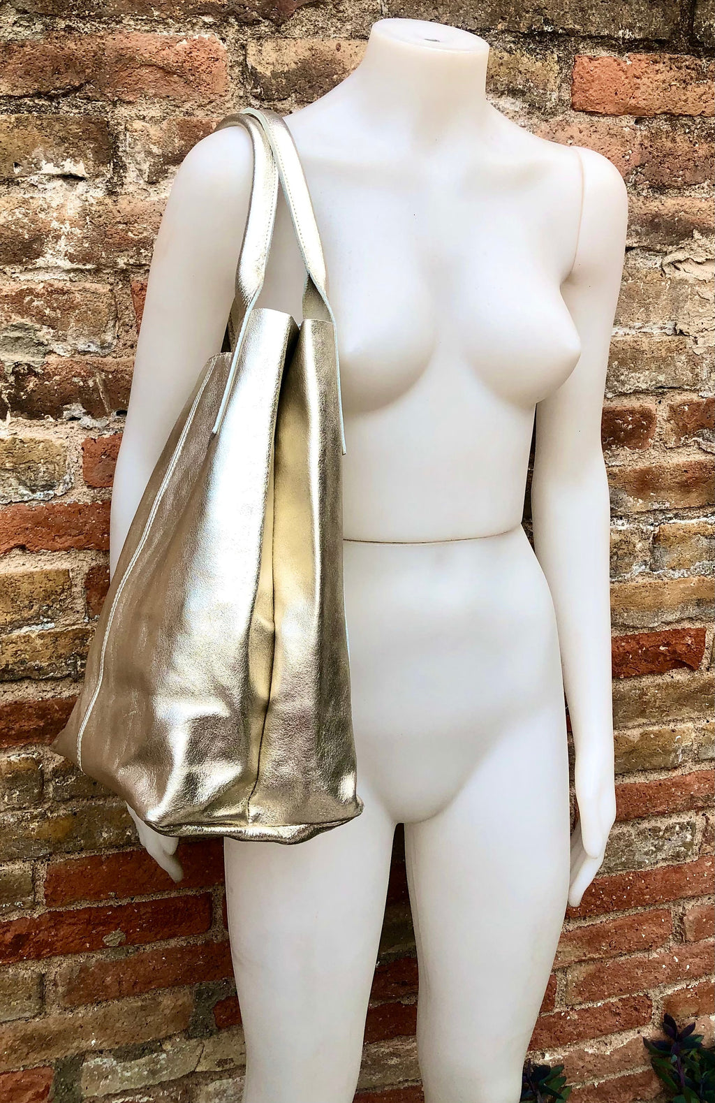Shoulder leather bag in GOLD. GENUINE leather shopper bag. Large carry all bag for your laptop, books. Metallic effect golden leather purse