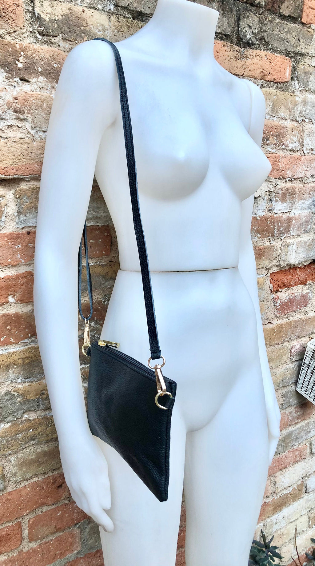 Small leather bag in black. GENUINE leather crossbody / shoulder bag . BLACK leather bag with adjustable strap. Small black leather purse