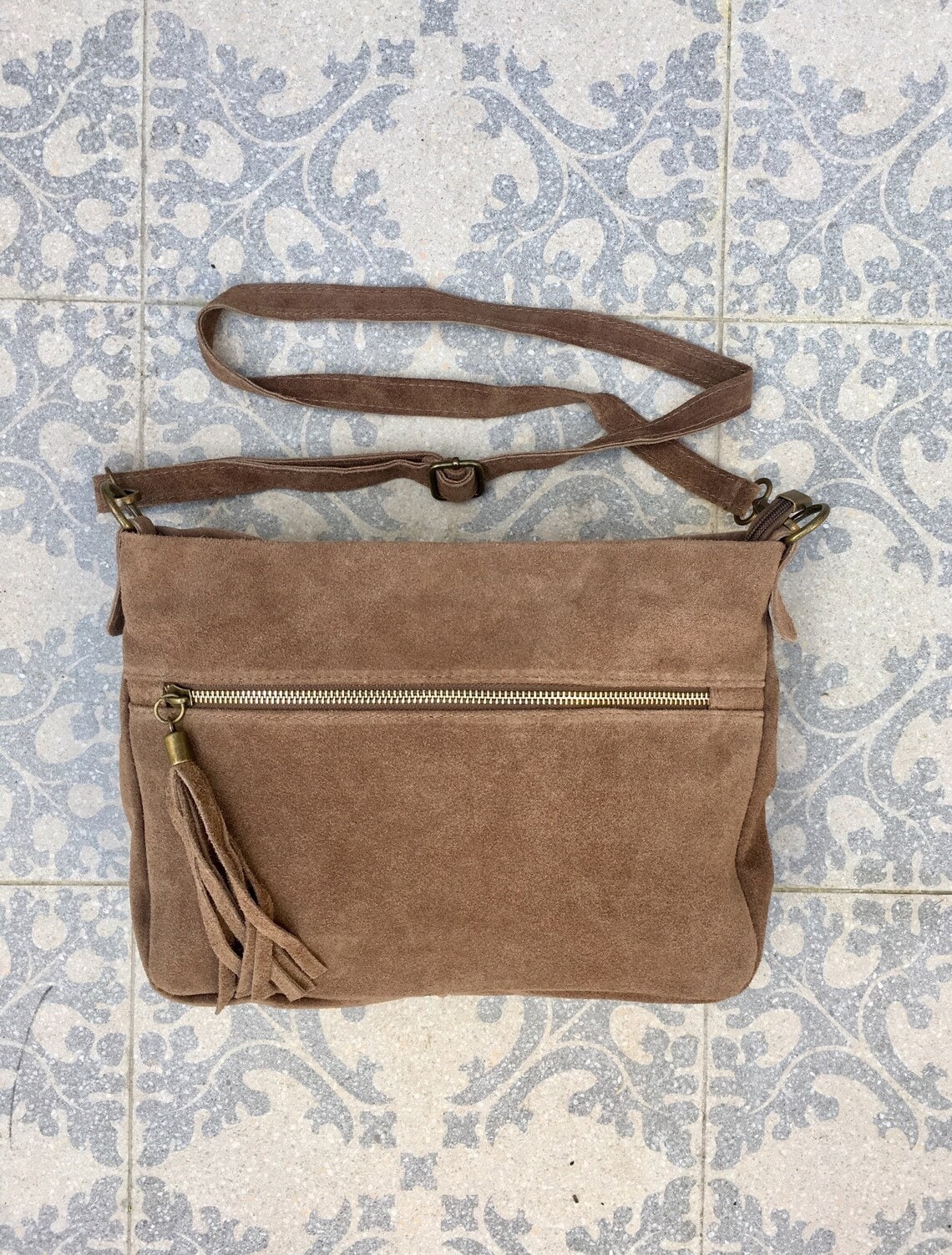 BOHO suede leather bag in TAUPE. Soft natural leather bag with tassels, crossbody bag with adjustable straps. Boho, festival or casual bag