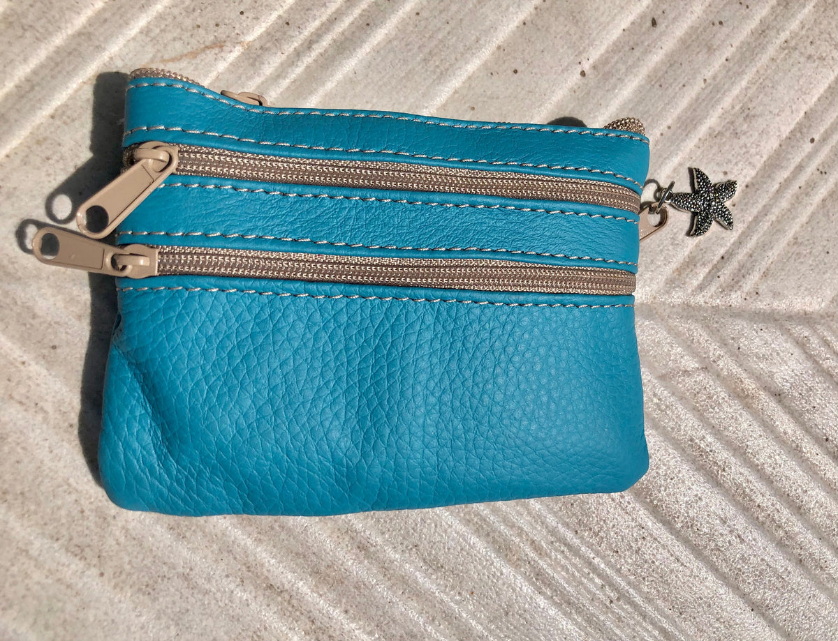 Small card / coin purse with zippers in genuine leather. Small wallet for credit cards, coins and notes. Soft natural leather. Retro wallet