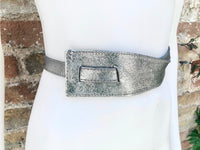 Leather 80s style obi belt . Wrap belt in silver. Waist belt in genuine leather. Silver wraparound belt. Silver dress belt