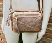 Small leather bag in pink gold. Cross body / shoulder bag. Metallic shine genuine leather bag. Pink purse. adjustable strap and zipper
