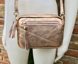 Small leather bag in pink gold. Cross body / shoulder bag. Metallic shine genuine leather bag. Pink purse. adjustable strap and zipper